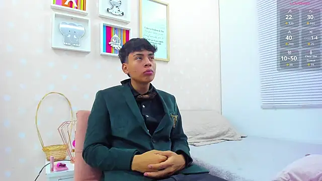 Willow Pearl online show from 12.05.25