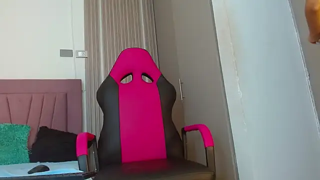 meli peach1 online show from 10.21.25