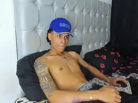 Snapshot of Frayhot777 chatting on 09.27.25 Frayhot777 online show from 09.27.25