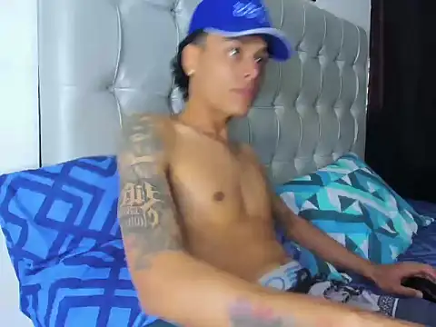 Snapshot of Frayhot777 chatting on 09.30.25 Frayhot777 online show from 09.30.25