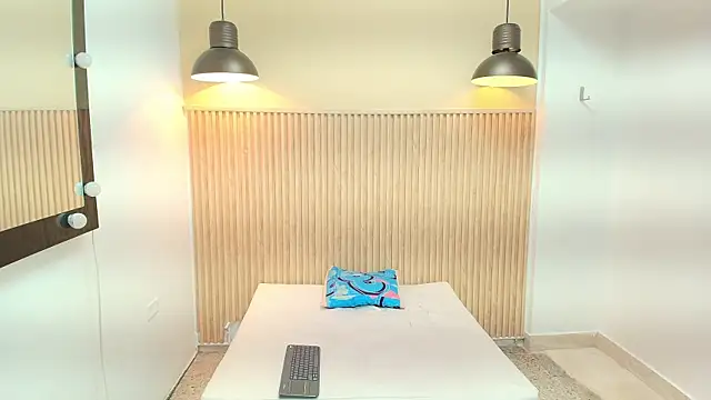 Snapshot of Frayhot777 chatting on 01.08.26 Frayhot777 online show from 01.08.26