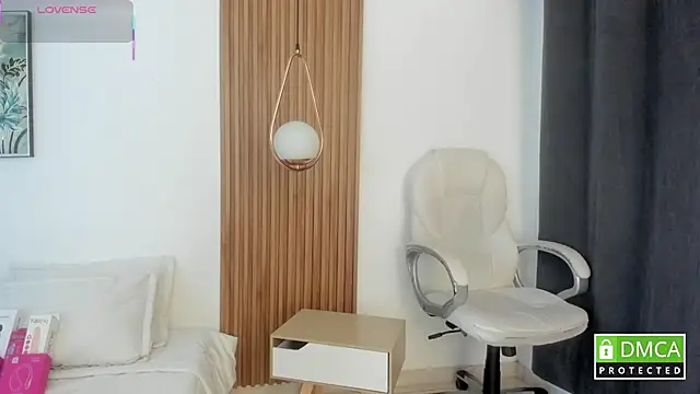 Snapshot of Nallah_ chatting on 10.25.25 Nallah online show from 10.25.25