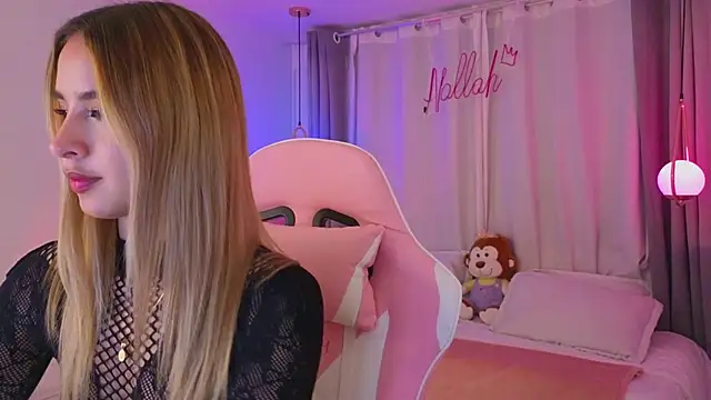 Snapshot of Nallah_ chatting on 11.21.25 Nallah online show from 11.21.25