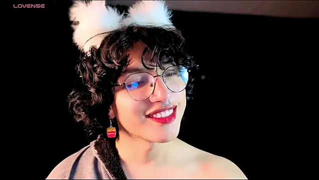 Snapshot of -BlueOpal- chatting on 11.23.25 -BlueOpal- online show from 11.23.25