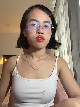 Snapshot of EllieYoon chatting on 12.19.25 EllieYoon online show from 12.19.25