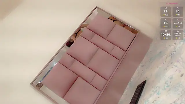 roxanawillts online show from 10.24.25