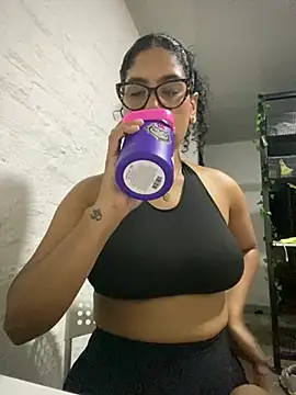 miiabrown18 online show from 04.17.26