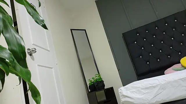 Snapshot of Kataaleya__12 chatting on 12.02.25 Kataaleya 12 online show from 12.02.25