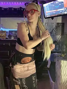 Snapshot of blondebarbiebae chatting on 05.29.26 blondebarbiebae online show from 05.29.26