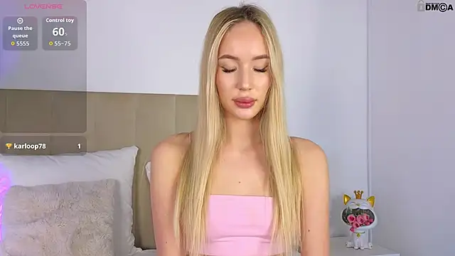 Snapshot of MaryDavies chatting on 12.15.25 MaryDavies online show from 12.15.25