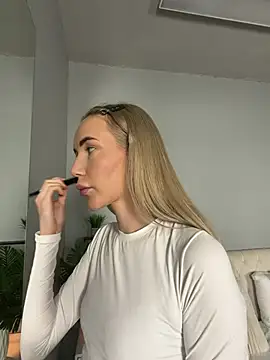 Snapshot of MaryDavies chatting on 03.24.26 MaryDavies online show from 03.24.26