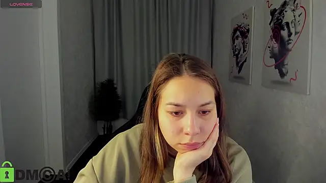 Al1ice Moures online show from 10.24.25