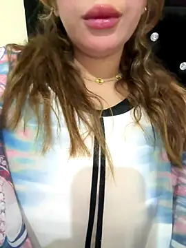 Snapshot of Laila-sexi chatting on 10.23.25 Laila-sexi online show from 10.23.25