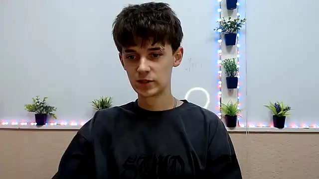 Hoot Dude  online show from 11.08.25