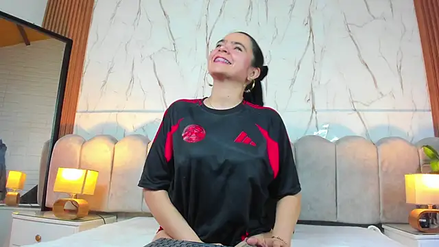 Samantha Fiire online show from 04.05.26