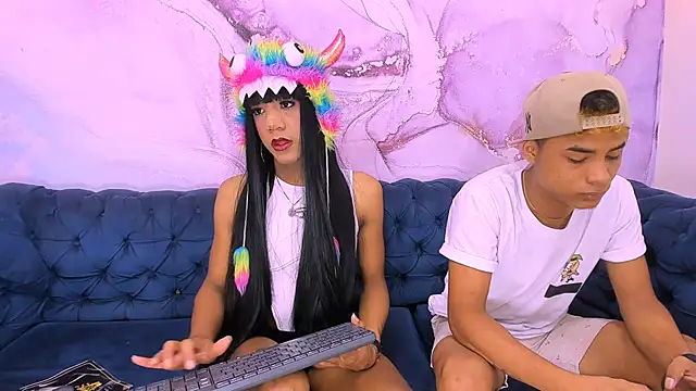 Bi Loverss online show from 10.07.25