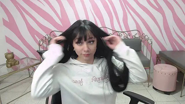 saabrina  online show from 11.21.25