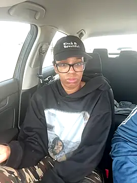 Snapshot of YeahhhitsBreezy chatting on 12.20.25 YeahhhitsBreezy online show from 12.20.25