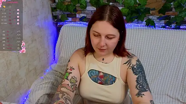 Snapshot of Belinda_Starlight chatting on 10.11.25 Belinda Starlight online show from 10.11.25