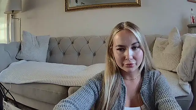 Snapshot of BarbieDolly_x chatting on 10.06.25 BarbieDolly x online show from 10.06.25