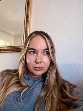 Snapshot of BarbieDolly_x chatting on 10.09.25 BarbieDolly x online show from 10.09.25