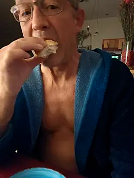 Snapshot of TommyTom76 chatting on 10.22.25 TommyTom76 online show from 10.22.25