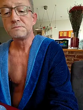 Snapshot of TommyTom76 chatting on 11.01.25 TommyTom76 online show from 11.01.25