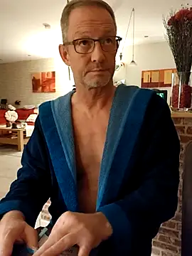 Snapshot of TommyTom76 chatting on 11.07.25 TommyTom76 online show from 11.07.25