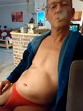 Snapshot of TommyTom76 chatting on 11.08.25 TommyTom76 online show from 11.08.25