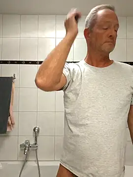 Snapshot of TommyTom76 chatting on 12.16.25 TommyTom76 online show from 12.16.25