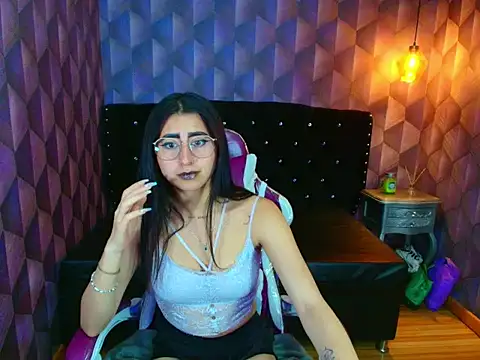 Nanisshawna online show from 10.21.25