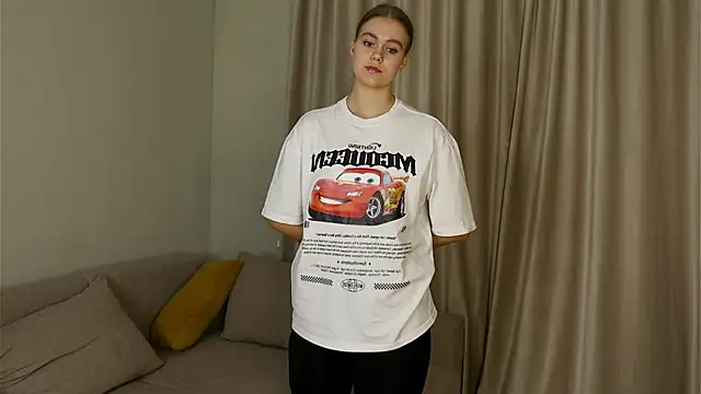 NgocChicas online show from 10.19.25