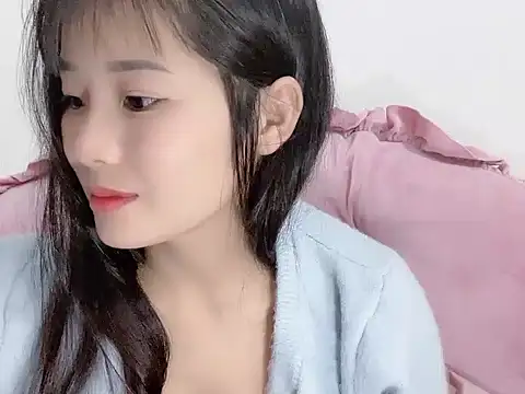 Snapshot of Lie_liee chatting on 12.13.25 Lie liee online show from 12.13.25