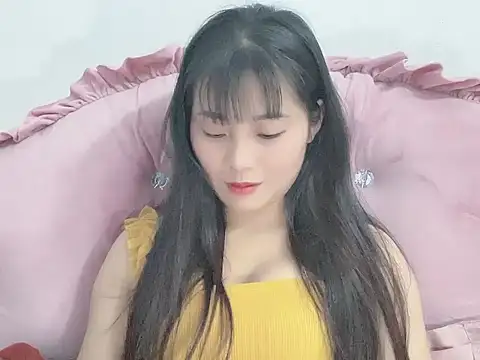 Snapshot of Lie_liee chatting on 12.16.25 Lie liee online show from 12.16.25