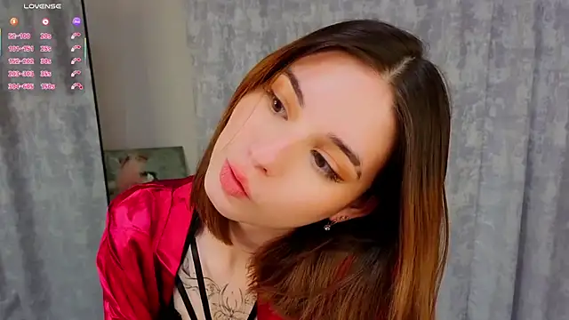 Snapshot of LunaraRada chatting on 11.03.25 LunaraRada online show from 11.03.25