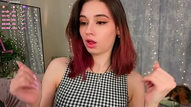 Snapshot of LunaraRada chatting on 02.09.26 LunaraRada online show from 02.09.26