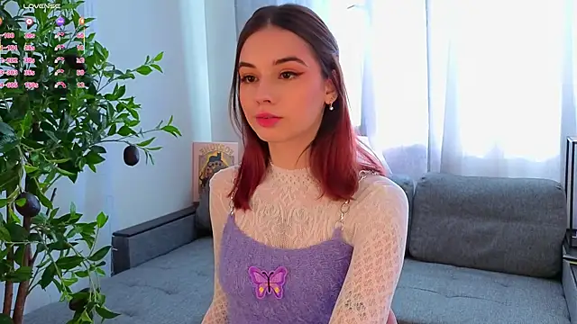 Snapshot of LunaraRada chatting on 03.20.26 LunaraRada online show from 03.20.26