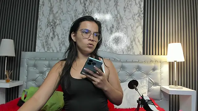 Snapshot of MaraBlake_ chatting on 12.17.25 MaraBlake online show from 12.17.25