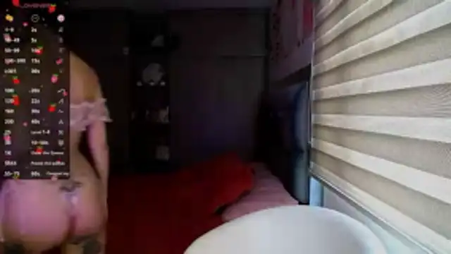 Snapshot of Kittyross chatting on 10.29.25 Kittyross online show from 10.29.25