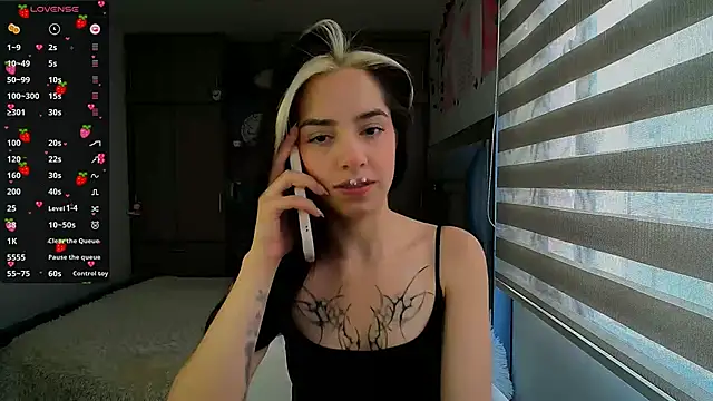 Snapshot of Kittyross chatting on 11.20.25 Kittyross online show from 11.20.25