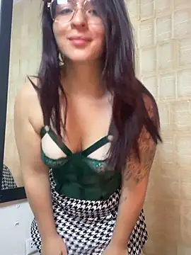 Snapshot of came_lia1 chatting on 09.28.25 came lia1 online show from 09.28.25