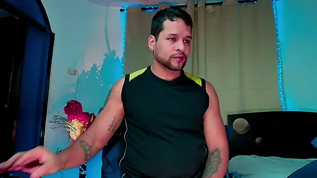 Snapshot of LucasGaeel chatting on 11.14.25 LucasGaeel online show from 11.14.25