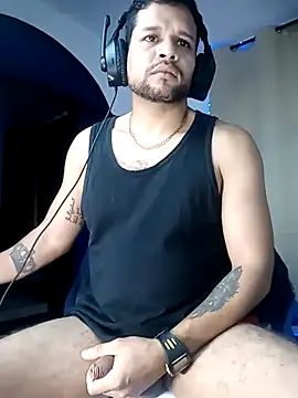 Snapshot of LucasGaeel chatting on 11.16.25 LucasGaeel online show from 11.16.25