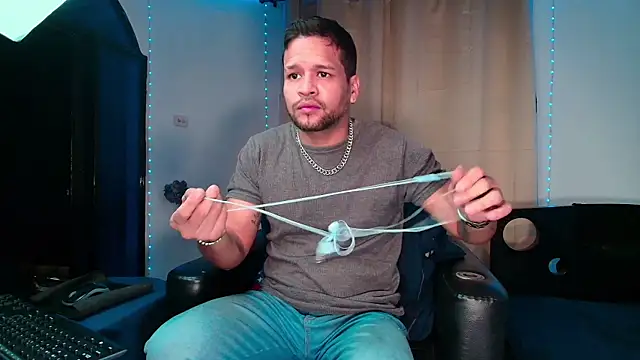 Snapshot of LucasGaeel chatting on 02.17.26 LucasGaeel online show from 02.17.26