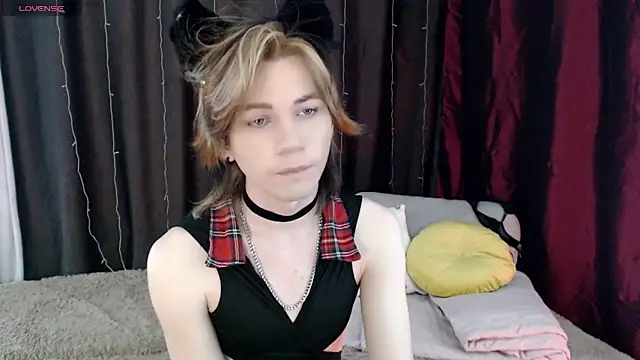 Snapshot of evan_reinhart chatting on 10.23.25 evan reinhart online show from 10.23.25