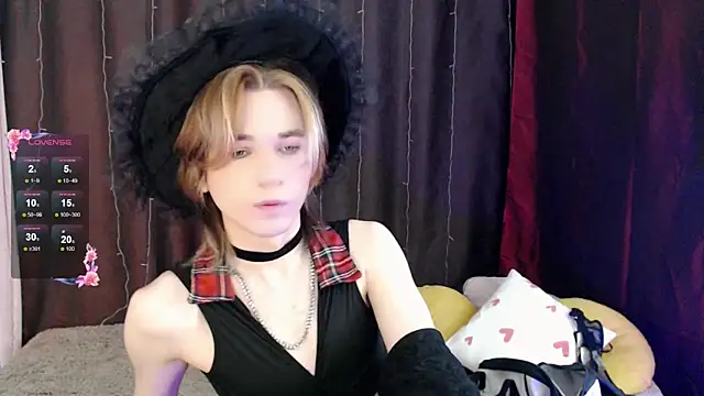 Snapshot of evan_reinhart chatting on 10.28.25 evan reinhart online show from 10.28.25