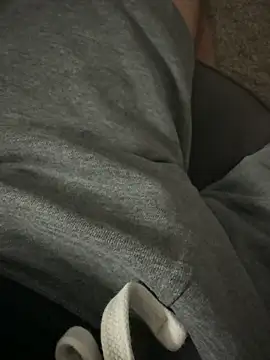 Snapshot of yeti1 chatting on 10.04.25 yeti1 online show from 10.04.25