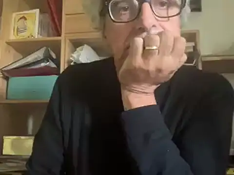 Snapshot of chtentation chatting on 09.24.25 chtentation online show from 09.24.25