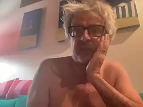 Snapshot of chtentation chatting on 09.29.25 chtentation online show from 09.29.25