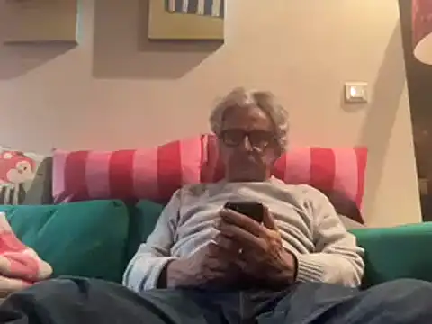 Snapshot of chtentation chatting on 09.30.25 chtentation online show from 09.30.25